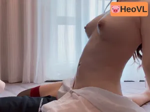 Nện bồ trung vú trắng tròn