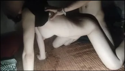 Tranh thủ lúc con ngủ hai bà xã chồng vụng trộm đụ - 2